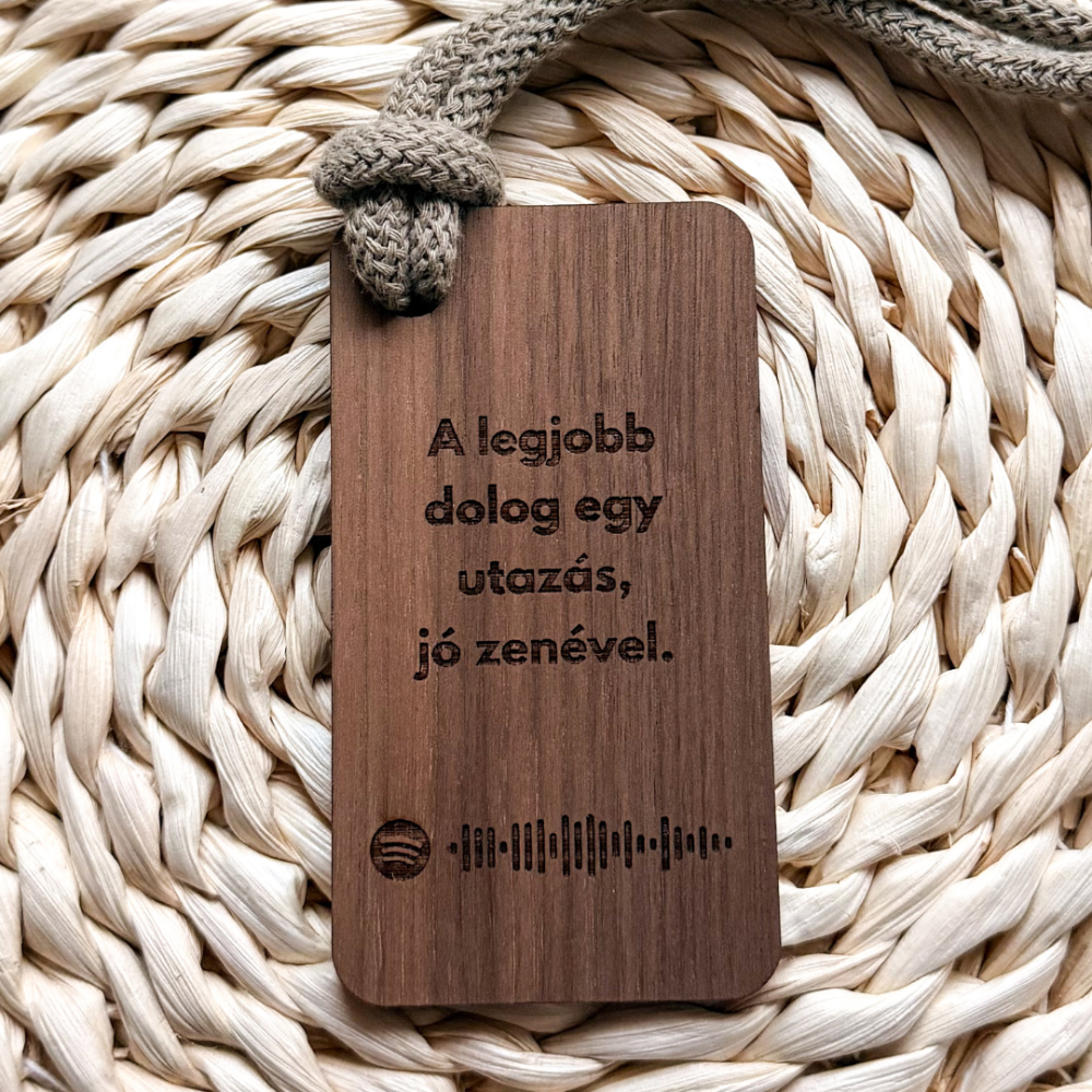A legjobb dolog egy utazás, jó zenével. autós dísz