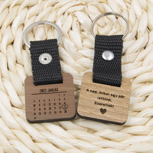 "A nap, mikor egy pár lettünk" dátumos kulcstartó