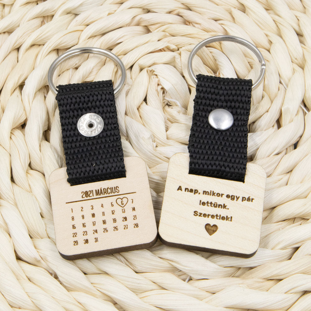 "A nap, mikor egy pár lettünk" dátumos kulcstartó