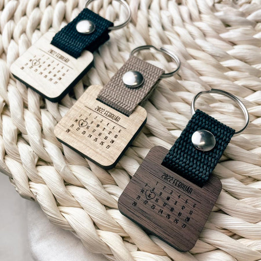 Egyedi dátumos kulcstartó