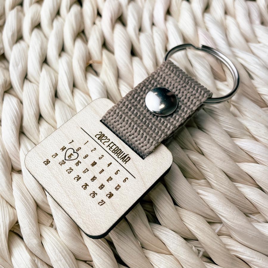 Egyedi dátumos kulcstartó