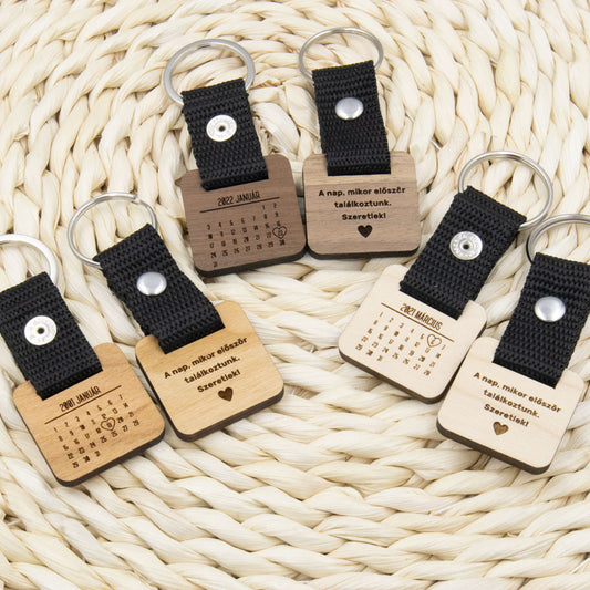 "A nap, mikor először találkoztunk" dátumos kulcstartó