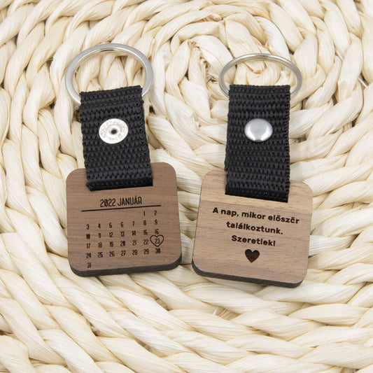 "A nap, mikor először találkoztunk" dátumos kulcstartó