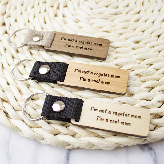 I'm not a regular mom I'm a cool mom kulcstartó