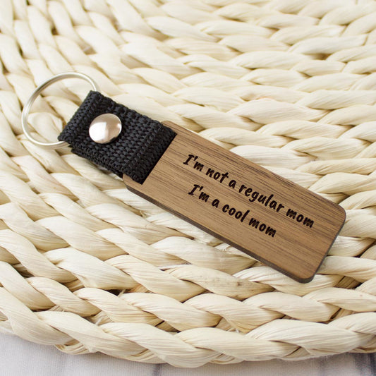 I'm not a regular mom I'm a cool mom kulcstartó
