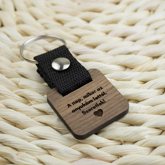 "A nap, mikor az anyukám lettél." dátumos kulcstartó