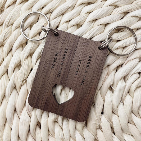 Neves és dátumos páros kulcstartó