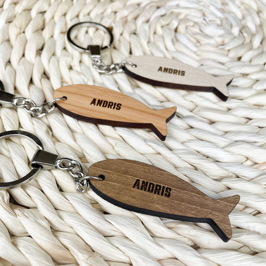 Egyedi neves hal alakú kulcstartó V1