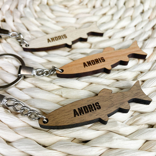 Egyedi neves hal alakú kulcstartó V2