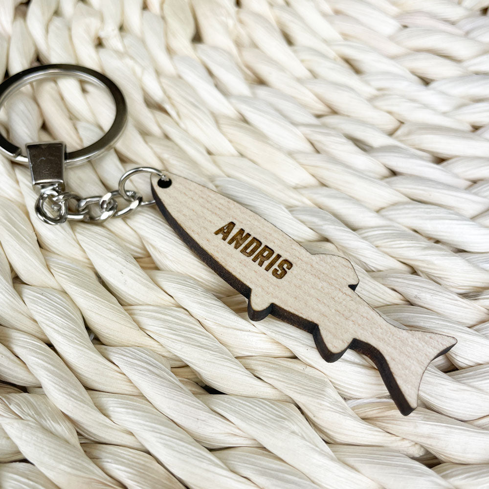 Egyedi neves hal alakú kulcstartó V2